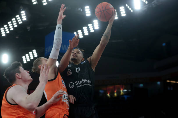 她以稳定的 她以稳定的