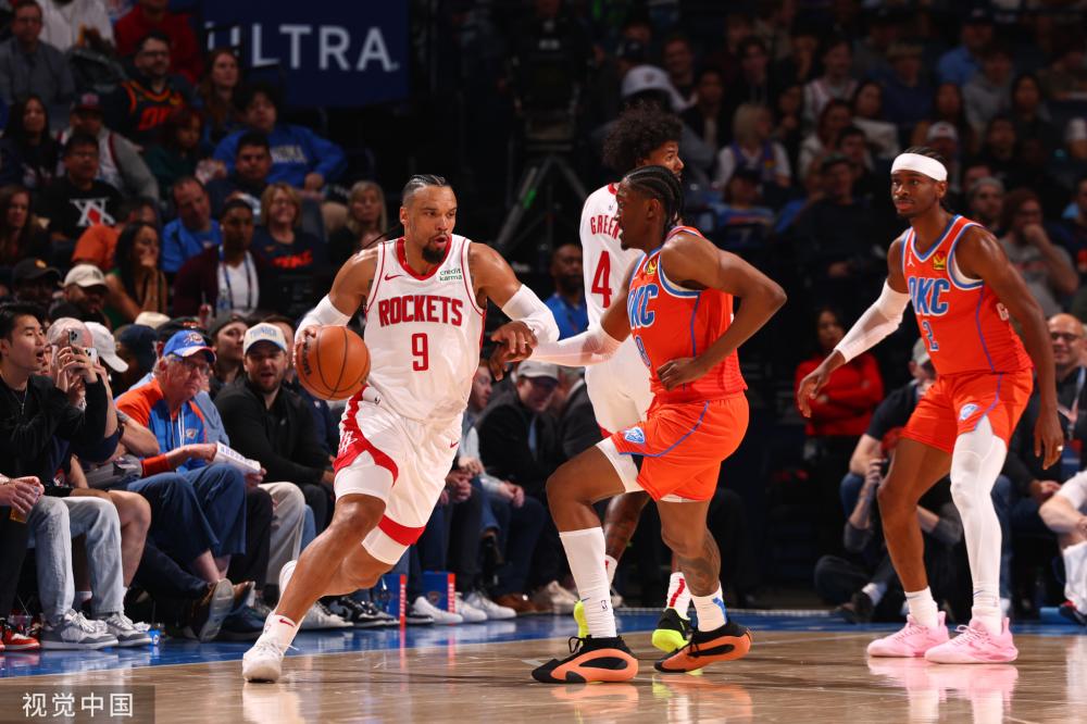 三分球更是 三分球更是