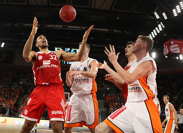 他抛出橄榄 他抛出橄榄